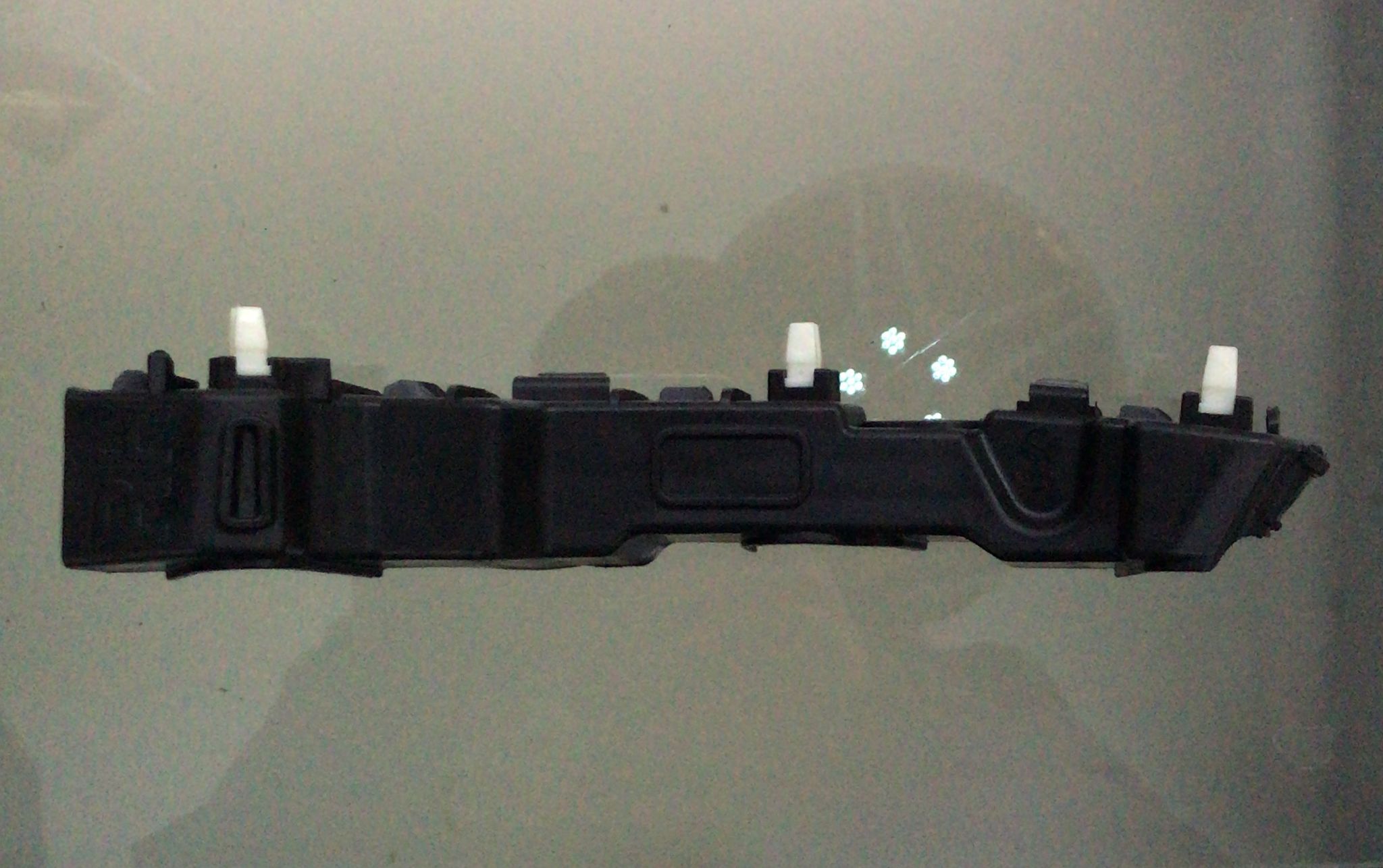 Kia Stonic (20-22) Ön Tampon Braketi (Sağ)